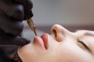 مهارت آرایشگر در میکروپیگمنتیشن لب در بهترین سالن زیبایی قزوین