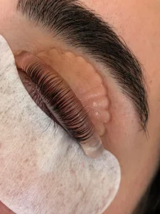 نتیجه لمینت مژه برای تقویت و حالت دهی مژه با مواد با کیفیت در قزوین