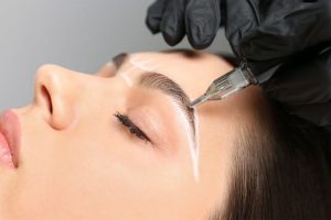 انجام ریموو ابرو در سالن زیبایی تخصصی و معتبر ملک بیوتی قزوین
